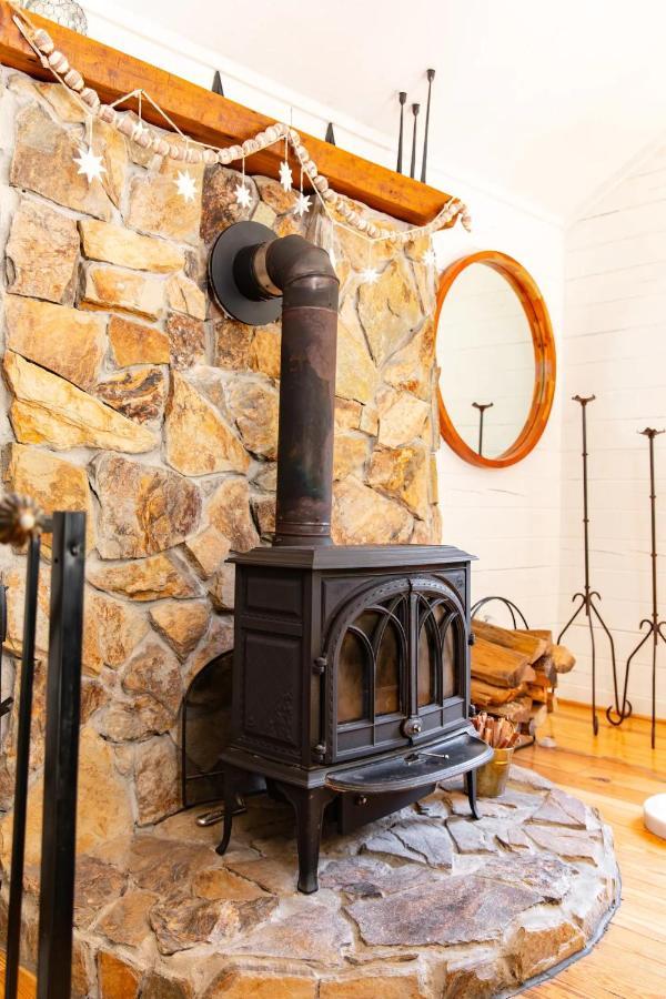 Hot Tub Charming & Chic Mountain Gem On Sleepy Creek Villa Berkeley Springs Exterior photo