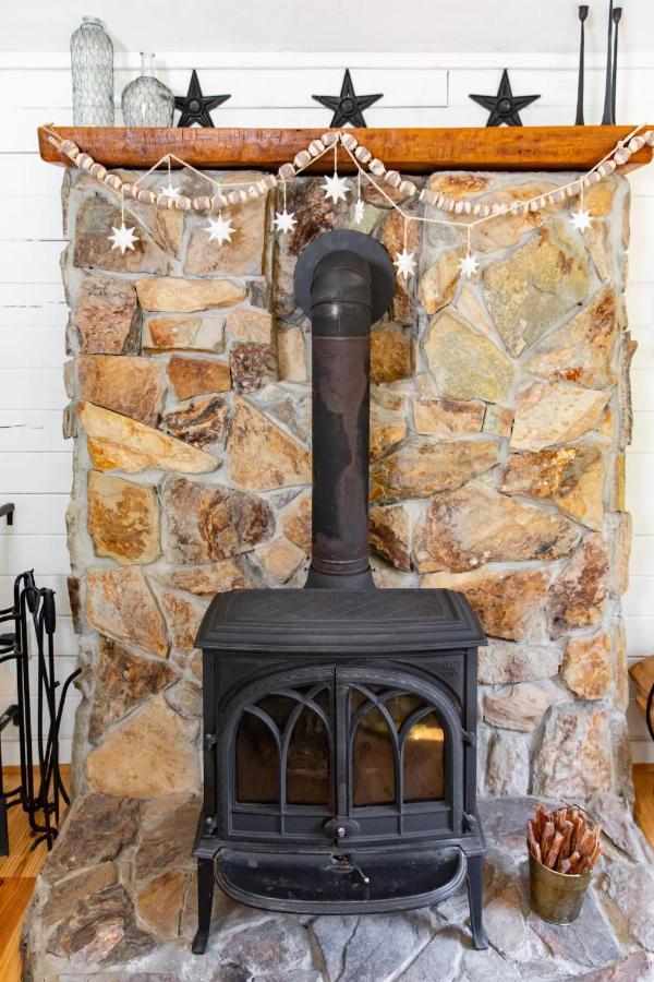 Hot Tub Charming & Chic Mountain Gem On Sleepy Creek Villa Berkeley Springs Exterior photo