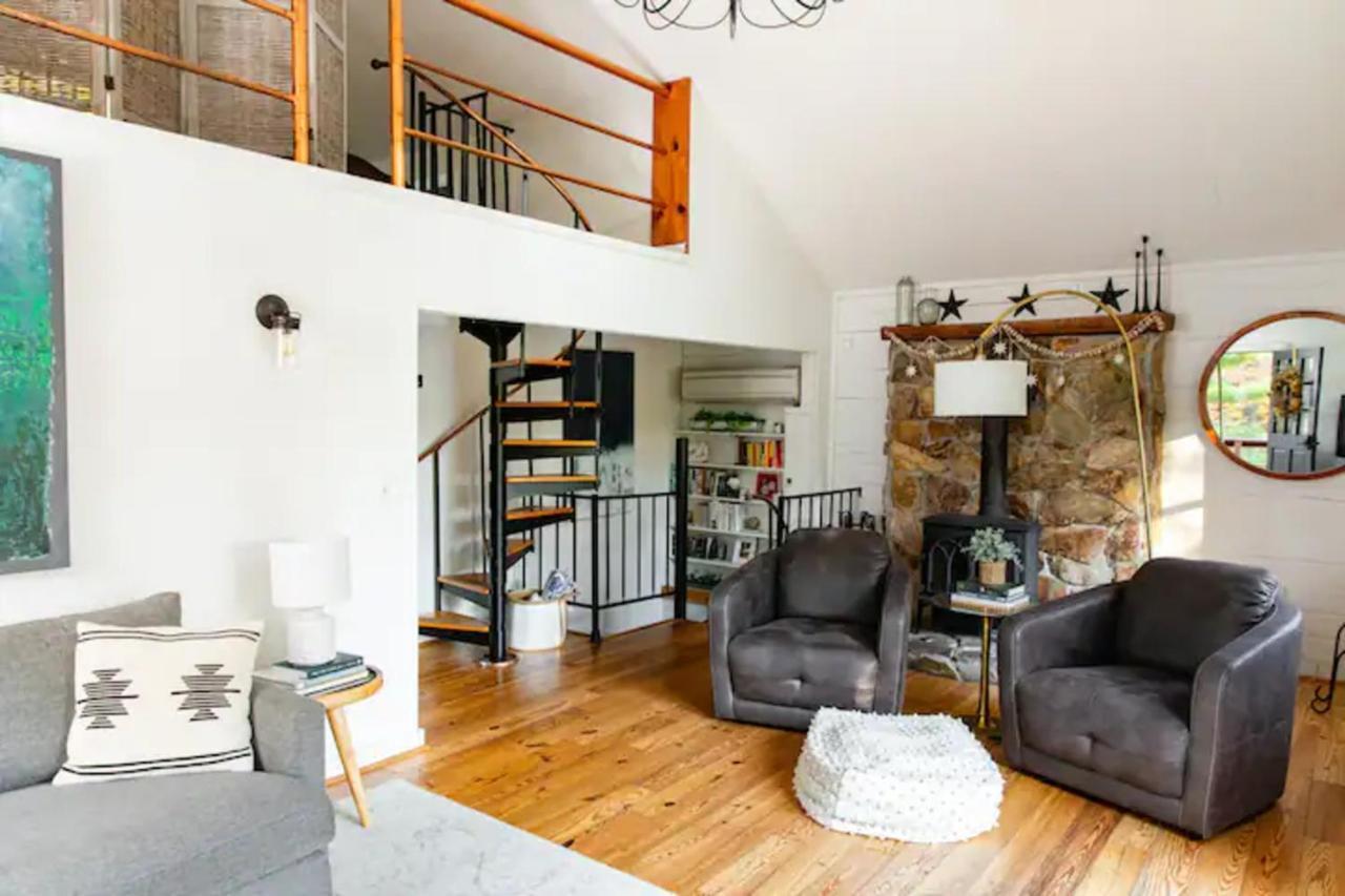 Hot Tub Charming & Chic Mountain Gem On Sleepy Creek Villa Berkeley Springs Exterior photo